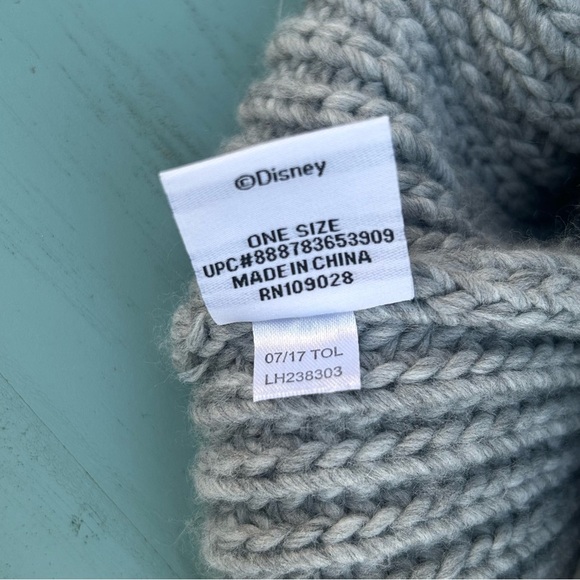 Disney Minnie Mouse Gray Pom Pom Beanie Hat - Picture 5 of 7